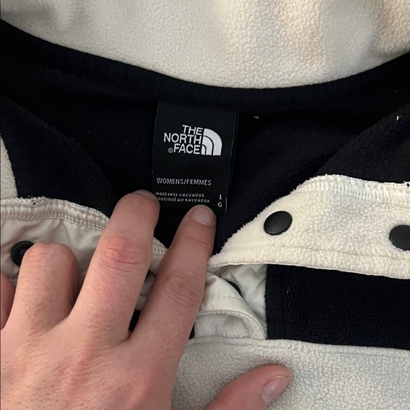 The North Face Black and Cream Fleece Sweater - Picture 2 of 6